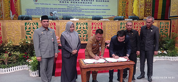 DPRD Pekanbaru Sahkan dua Perda tentang PPA dan BPHTB